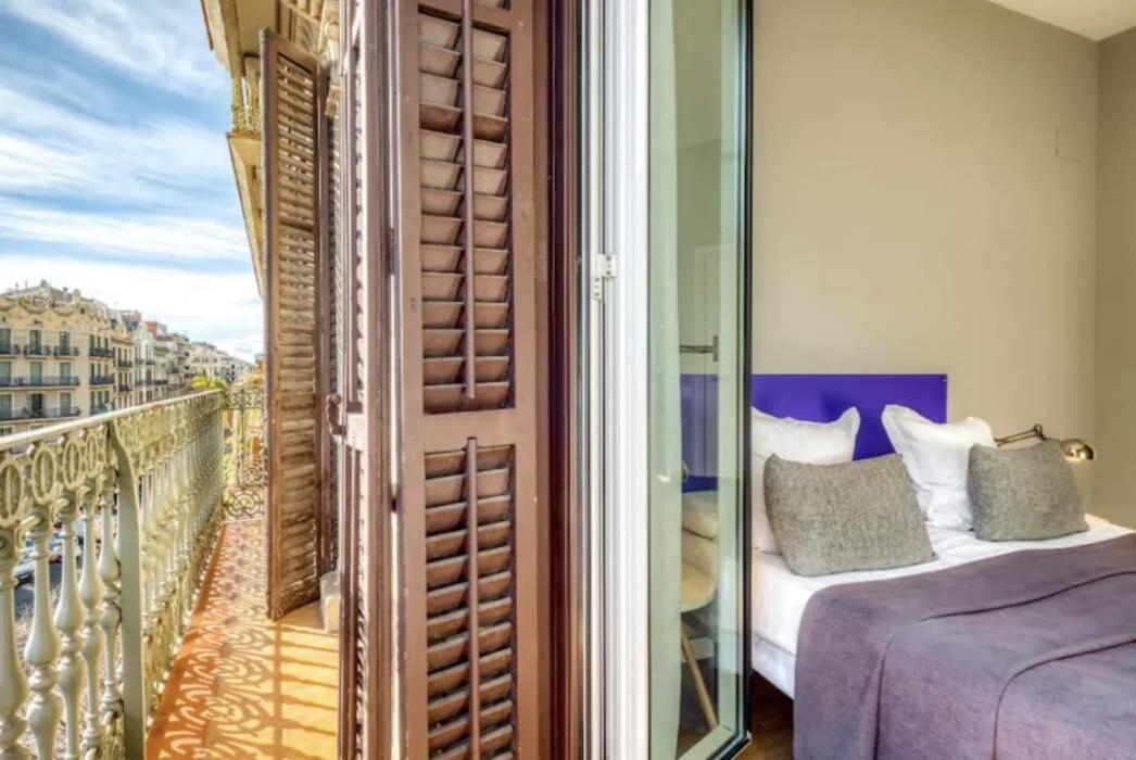 Perfectly Located 4-bed 4-bath In 2-1 Apartment